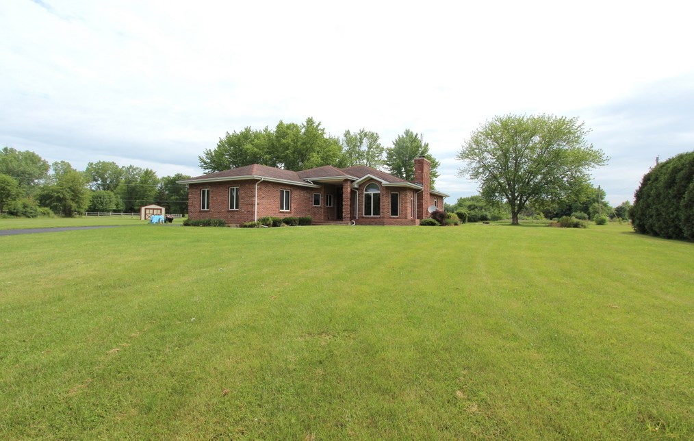 8316 Sage Ln, Spring Grove, IL 60081