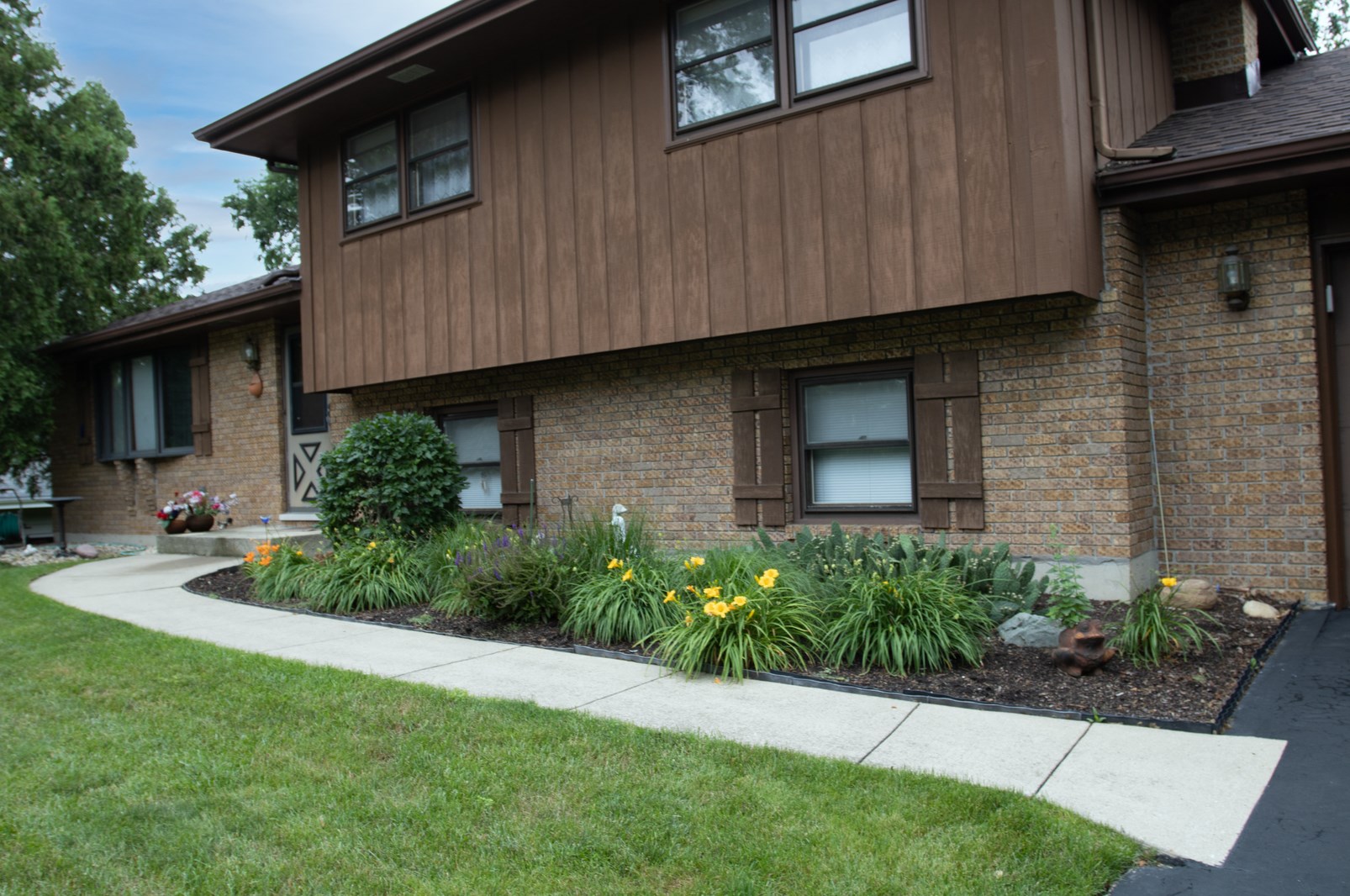 748 Gamble Dr, Lisle, IL 60532-2406