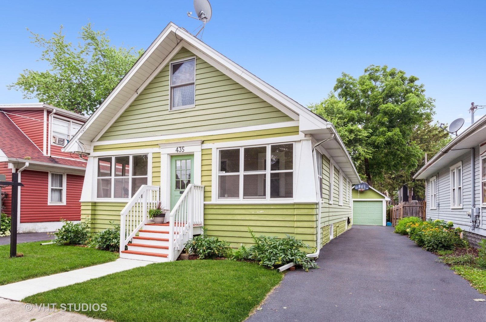435 Bangs St, Aurora, IL 60505-4821
