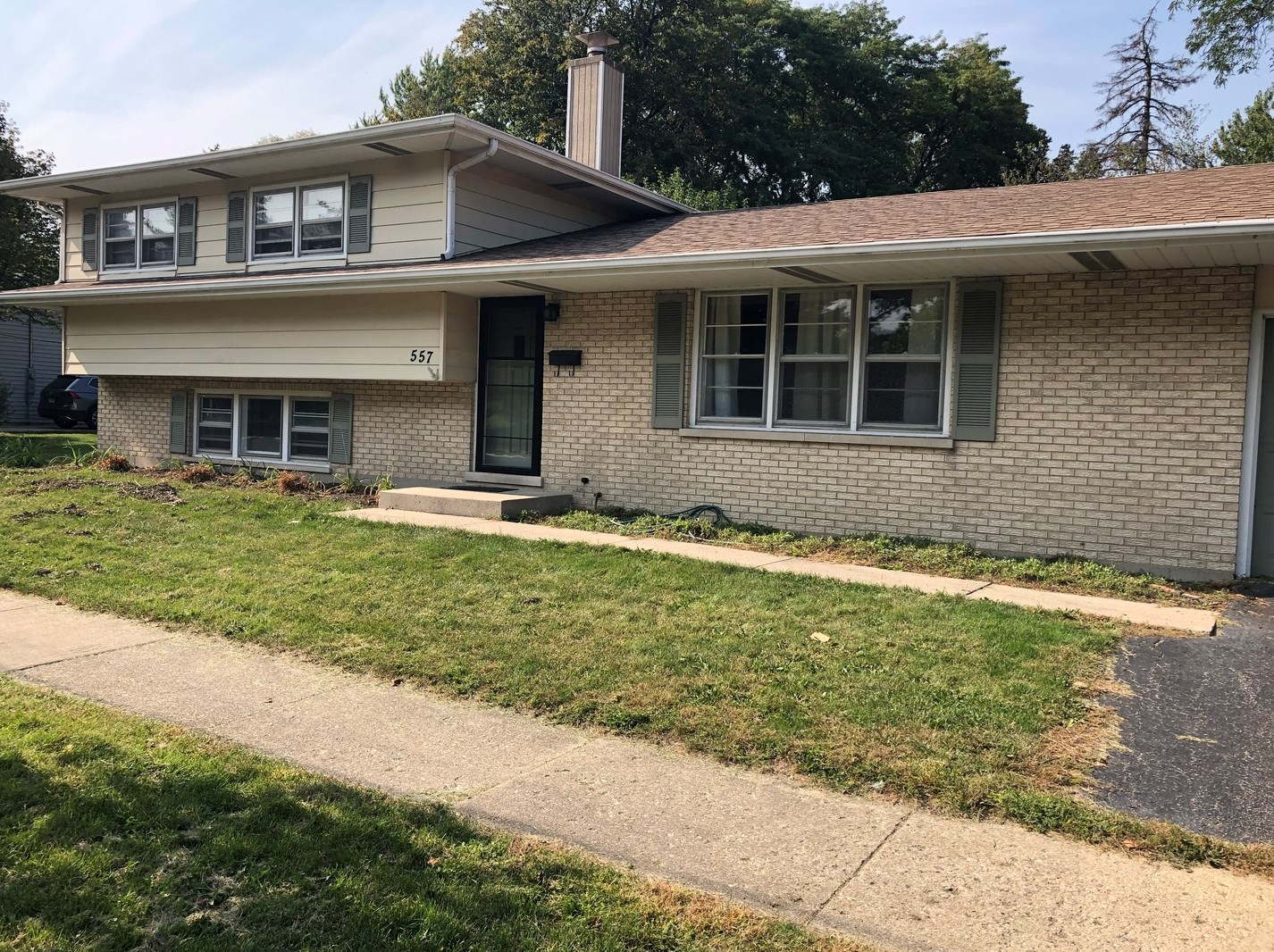 557 W Gartner Rd, Naperville, IL 60540