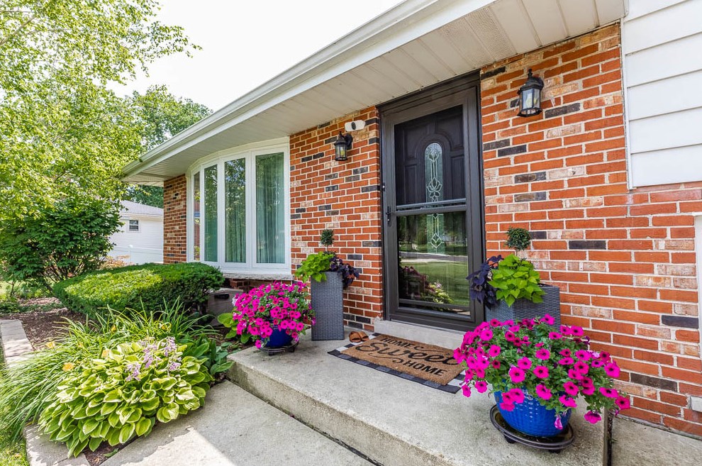 1811 Holly Ave, Oak Brook, IL 60561-3516