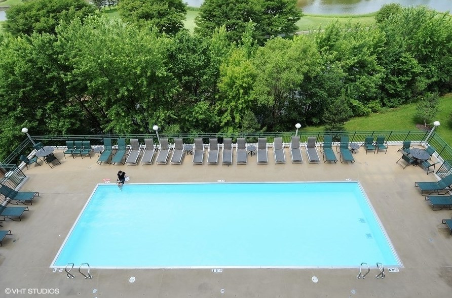 6420 Double Eagle Dr Unit 802, Downers Grove, IL 60517
