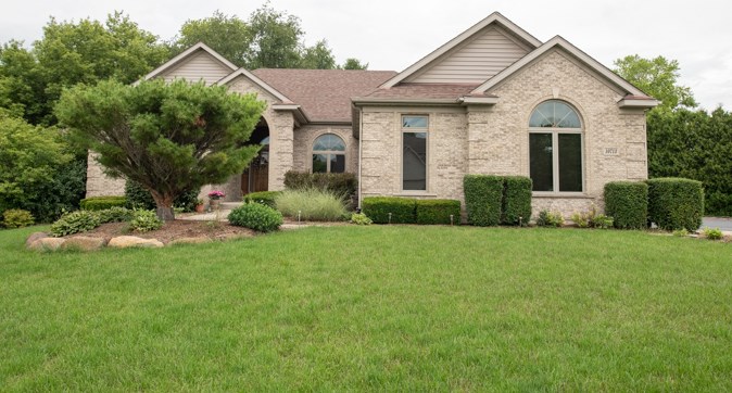 10713 Red Hawk Ln, Spring Grove, IL 60081