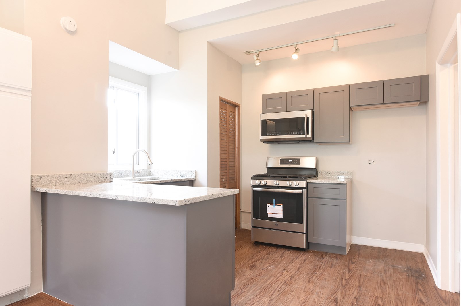 1131 W Taylor St #3f, Chicago, IL 60607