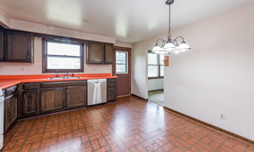 120 Green St, Volo, IL 60050-5640