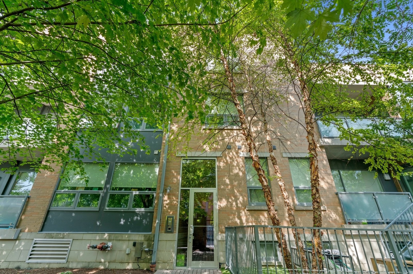 1307 W Wrightwood Ave #303, Chicago, IL 60614