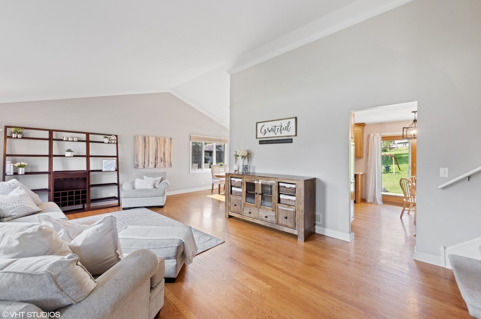 1613 Valley Forge Pl, Downers Grove, IL 60516-3156