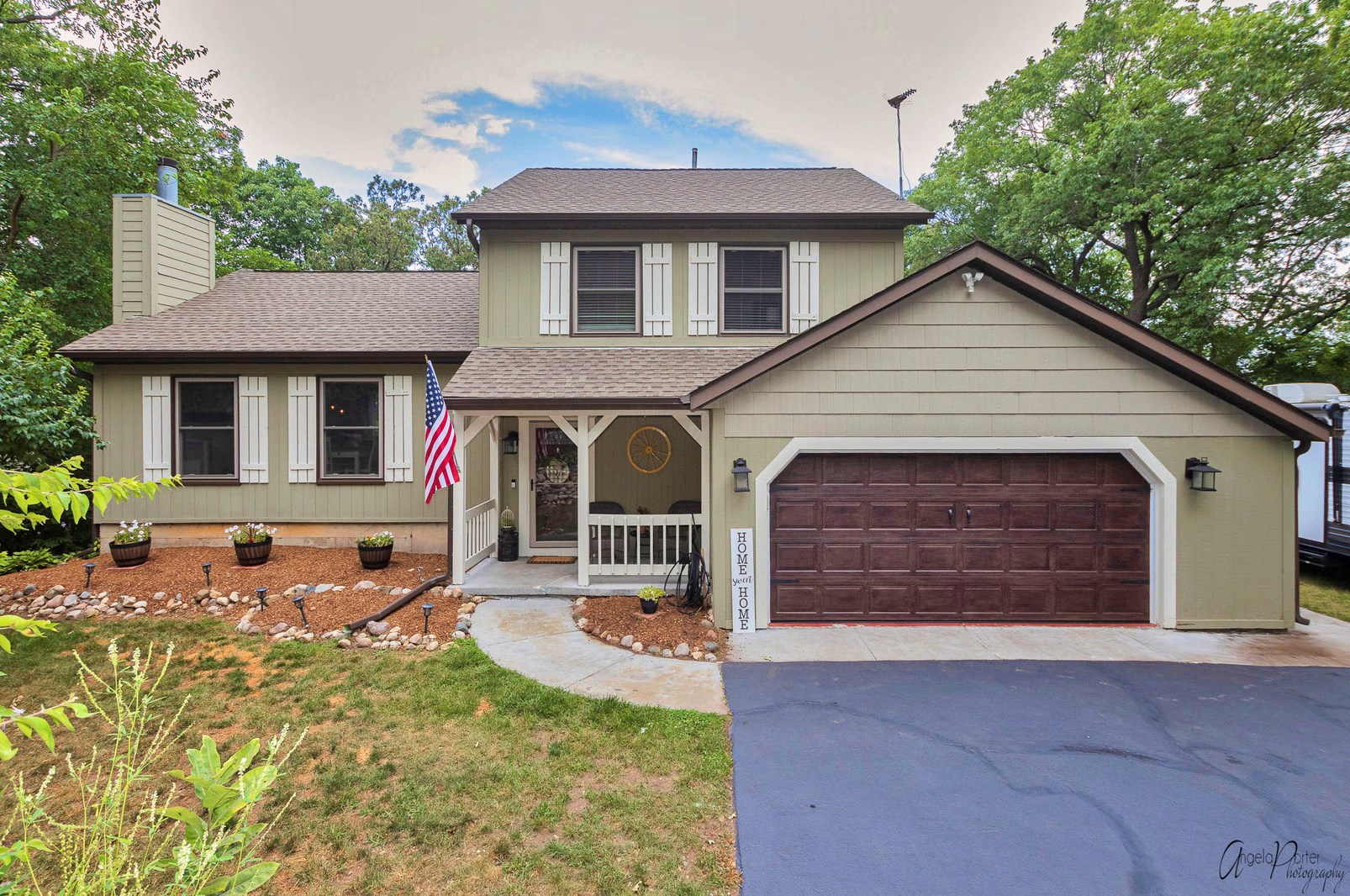 3496 Kings Lair Dr, Spring Grove, IL 60081