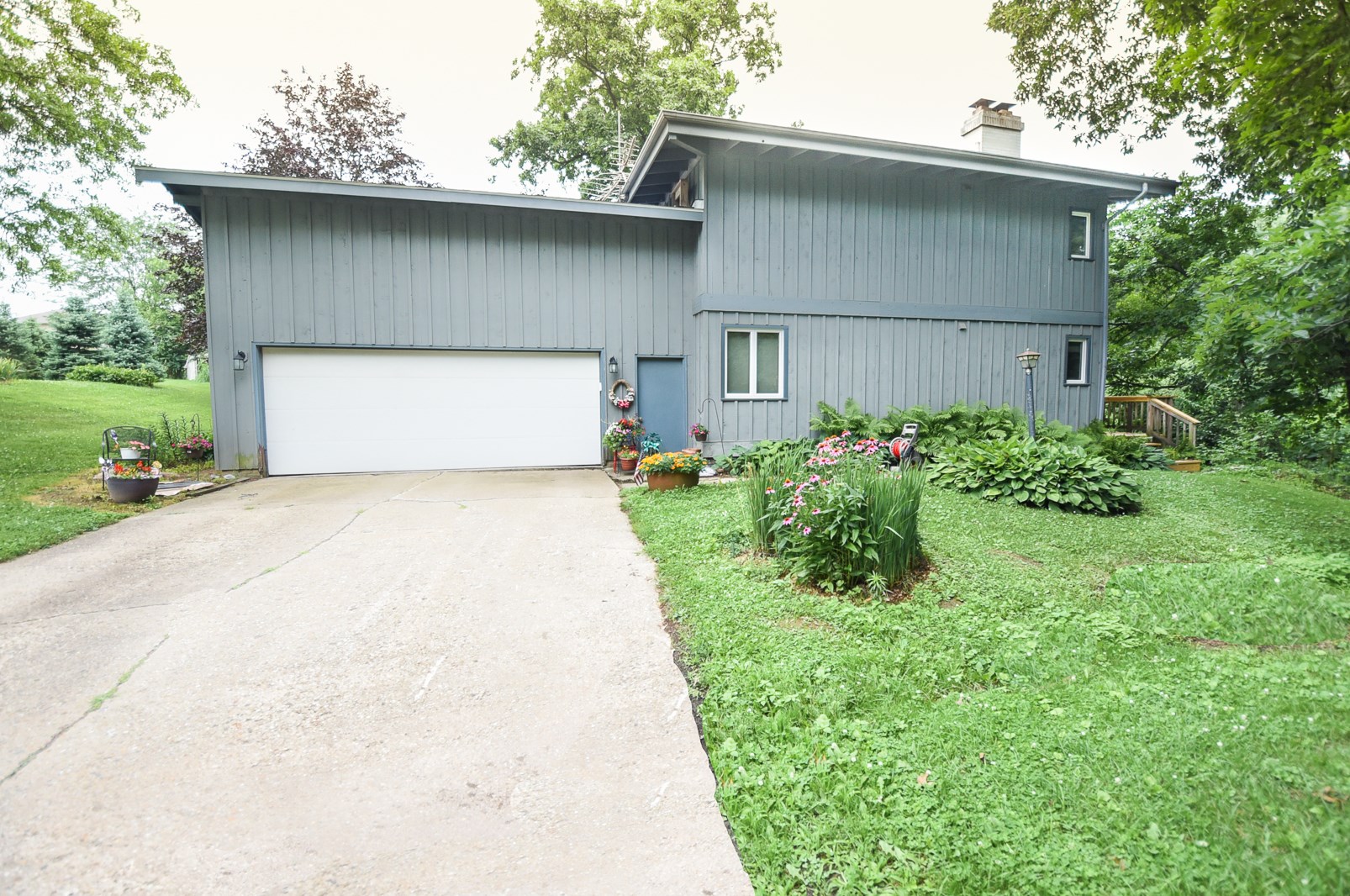 2147 Lowell Park Rd, Nelson, IL 61021-9543