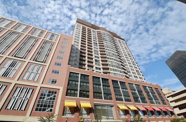 807 Davis St #1403, Evanston, IL 60201