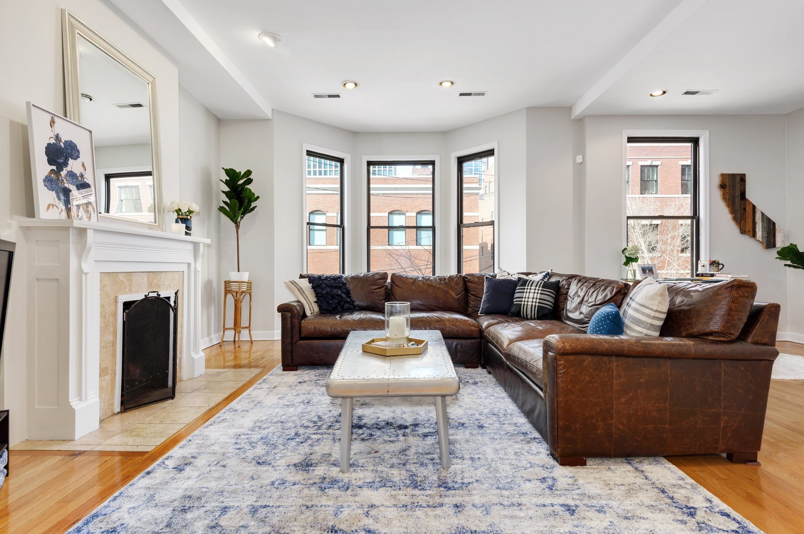 15 E Division St Apt 2w, Chicago, IL
