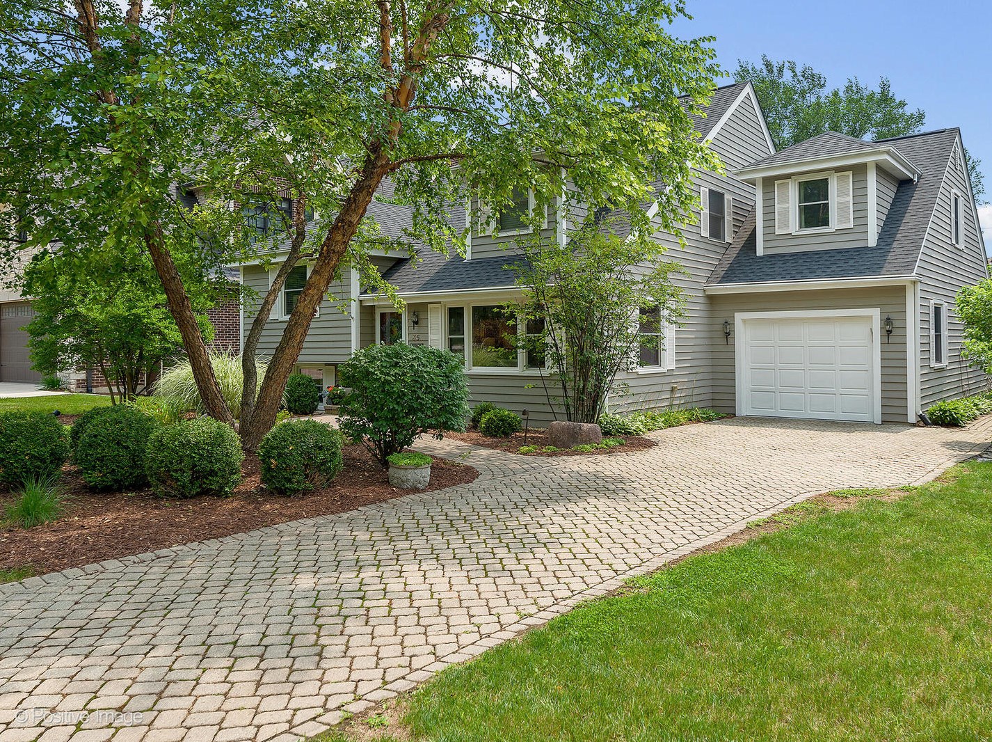 35 Waverly Ave, Willowbrook, IL 60514-1217