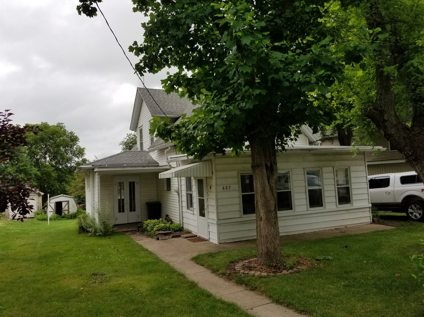 627 Mill St, Utica, IL 61373-9406