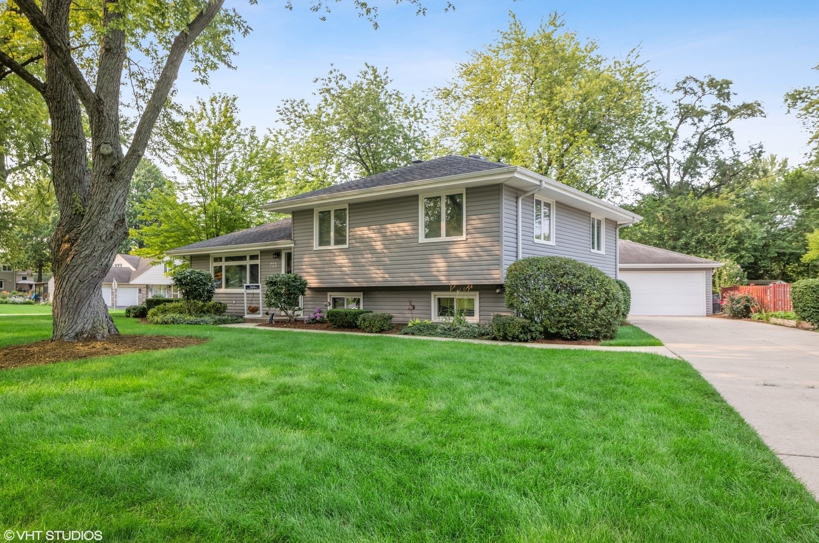 723 Ohio St, Lisle, IL 60532-2418