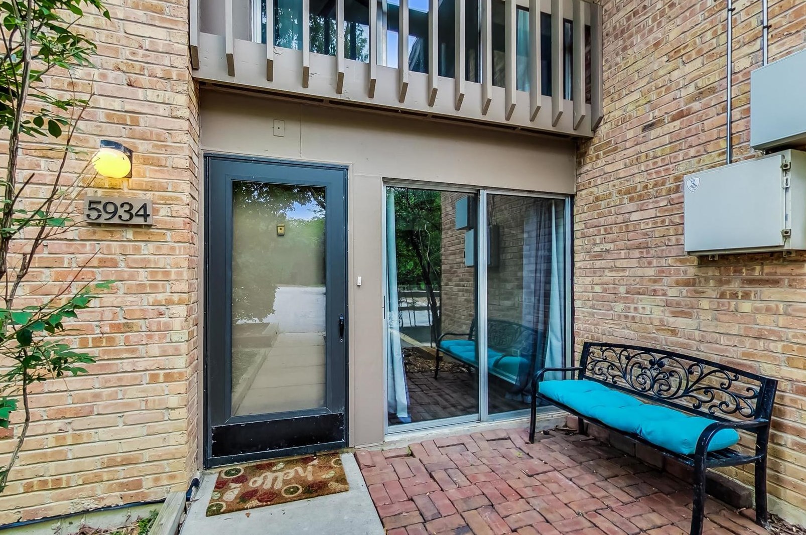 5934 Meadow Dr, Lisle, IL 60532-2906