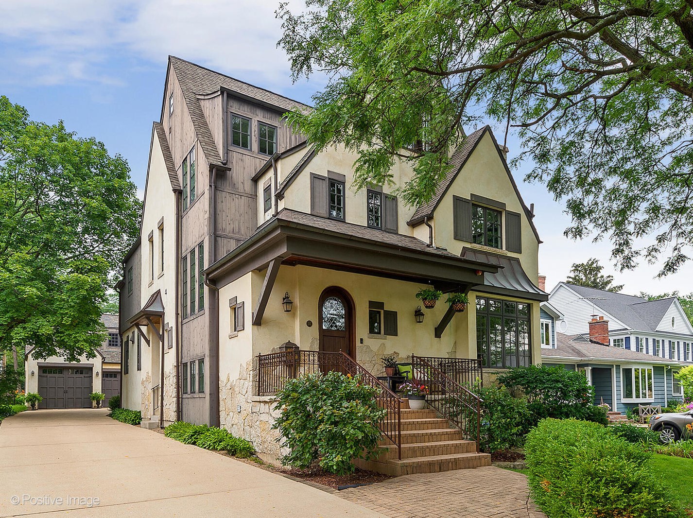 34 Waverly Ave, Willowbrook, IL 60514-1218