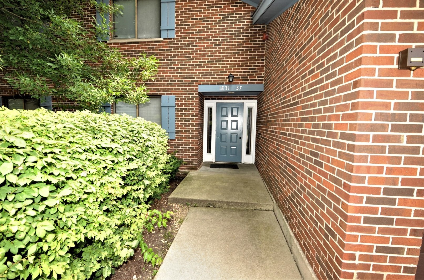 1833 Portsmouth Dr, Lisle, IL 60532-4115