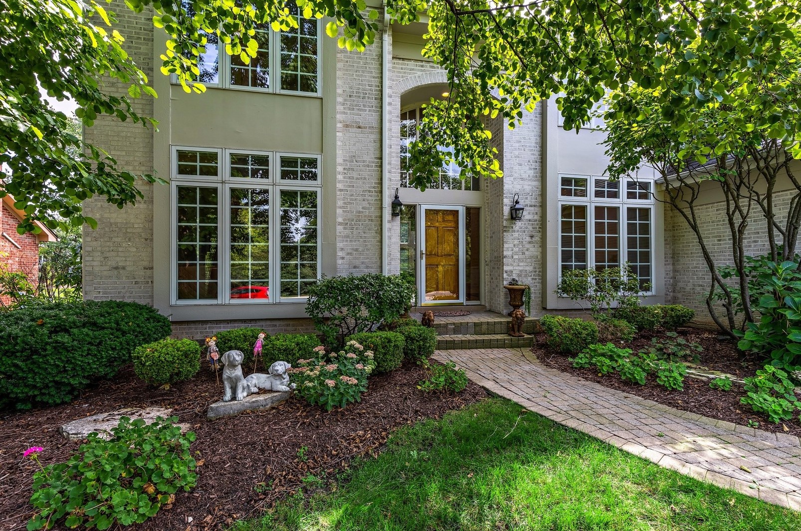 1401 Darien Club Dr, Oak Brook, IL 60561-3670