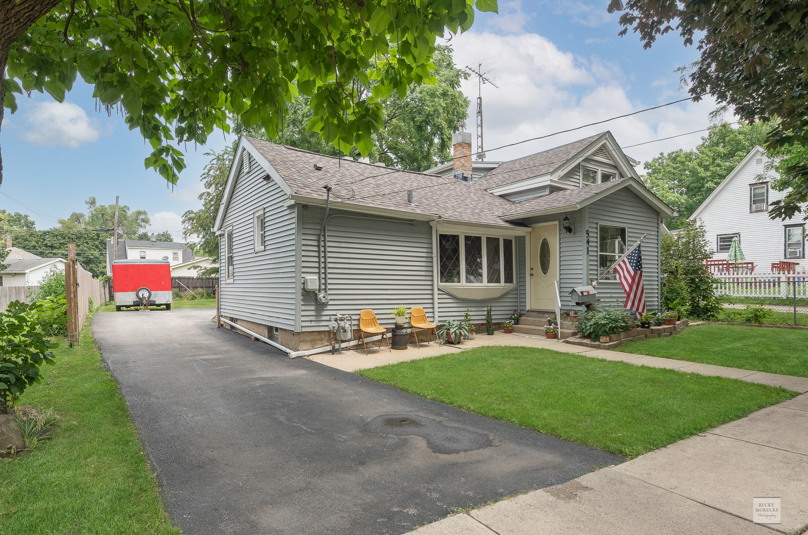 541 Charles St, Aurora, IL 60506-3805