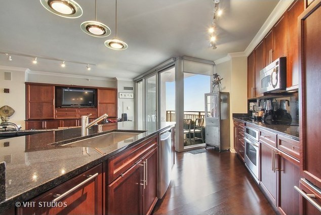 807 Davis St #1509, Evanston, IL 60201