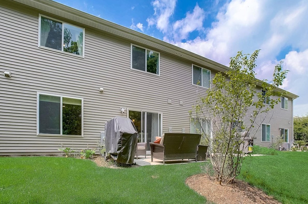 1165 Lake Dr, Trout Valley IL  60013-1612 exterior