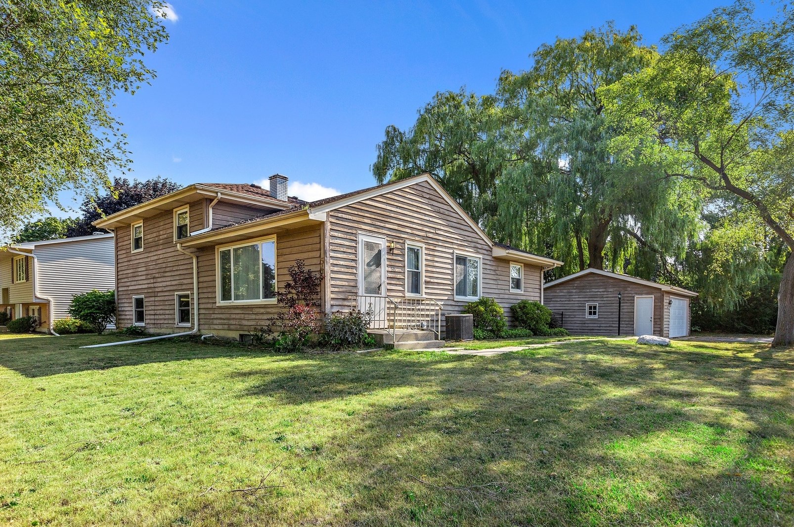 545 Garnett Ave, Winthrop Hbr, IL 60096-1128