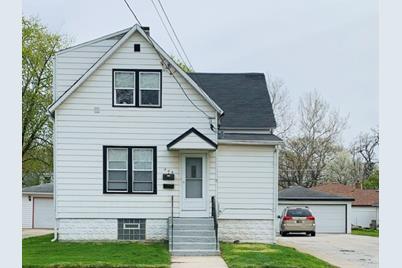 205 Blackstone Street - Photo 1