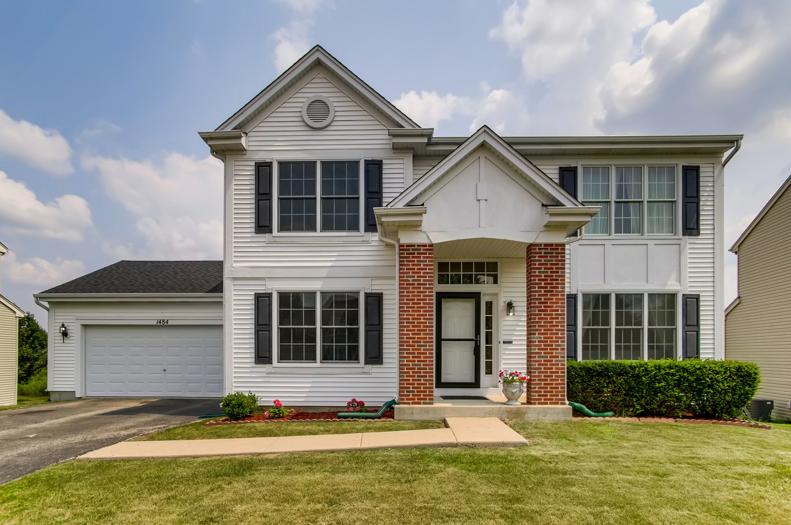 1484 Farmstead Ln, Dekalb, IL 60115-8522