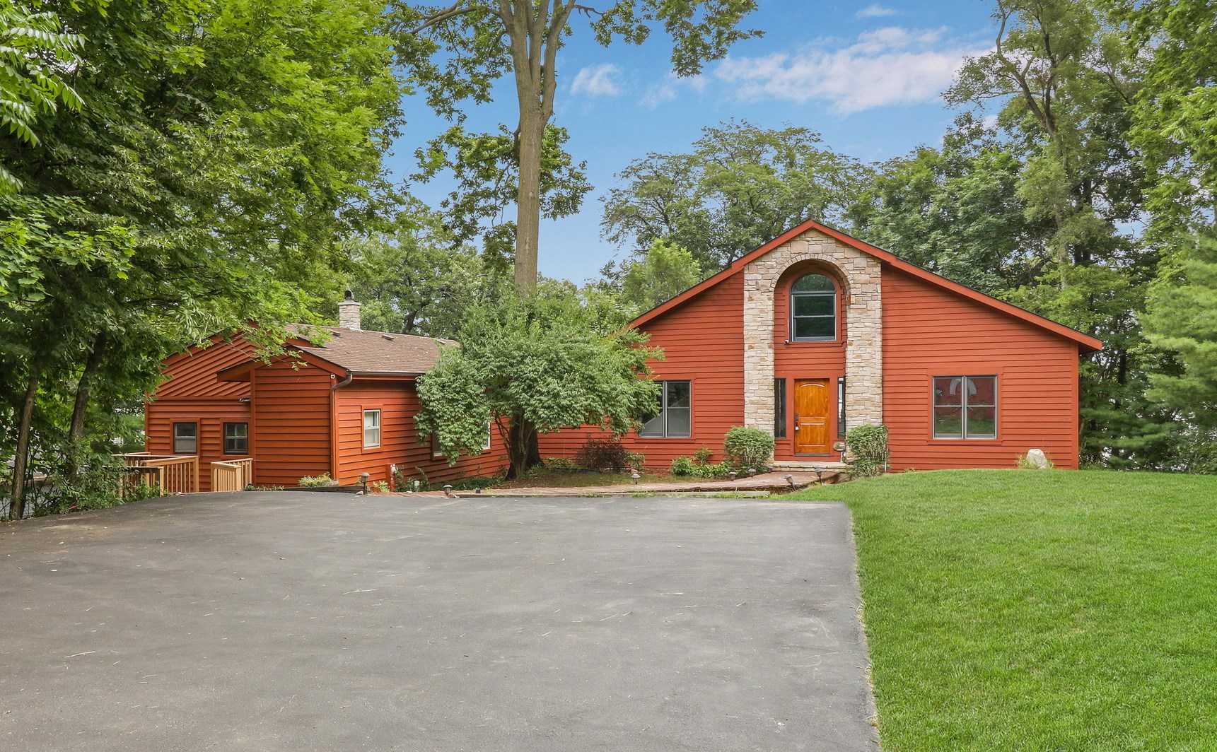 39065 N Jackson Dr, Spring Grove, IL 60081