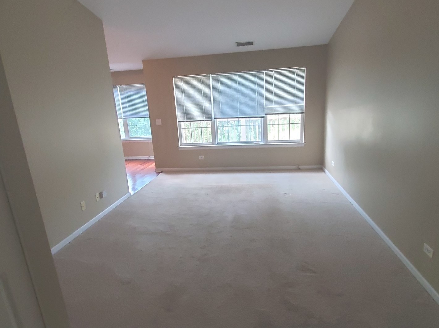 1037 N Village Dr #3, Volo, IL 60073
