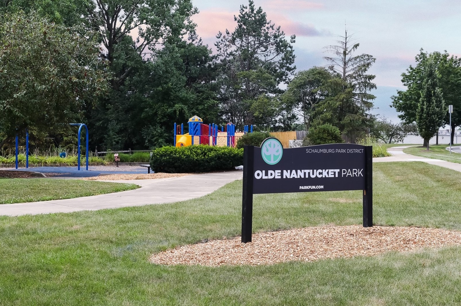 922 Brunswick Cir, Schaumburg IL  60193-4248 exterior