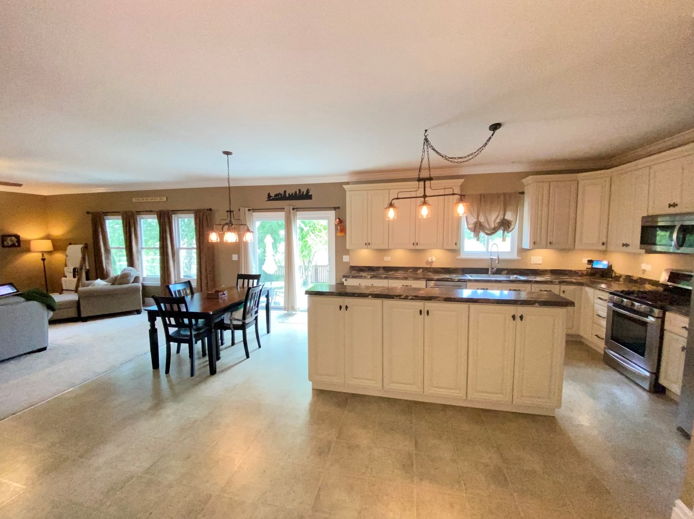 1202 Pattee Ave, Elburn IL  60119-7835 exterior