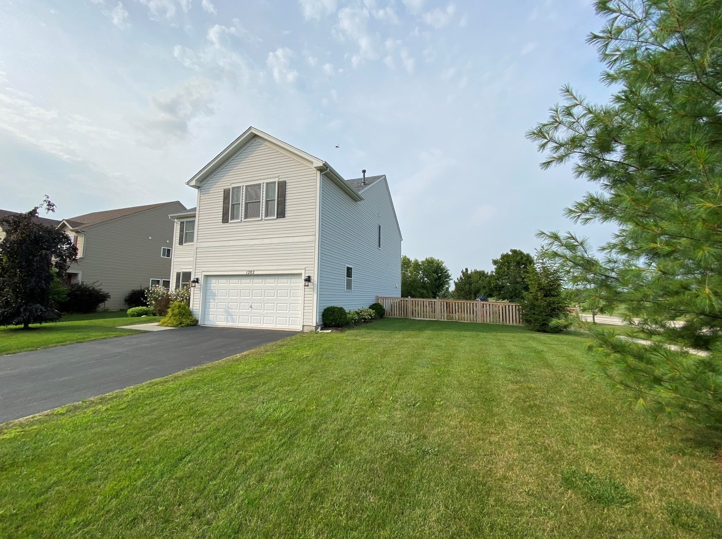 1202 Pattee Ave, Elburn IL  60119-7835 exterior