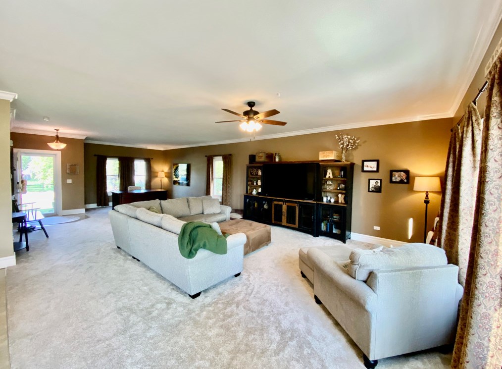1202 Pattee Ave, Elburn IL  60119-7835 exterior