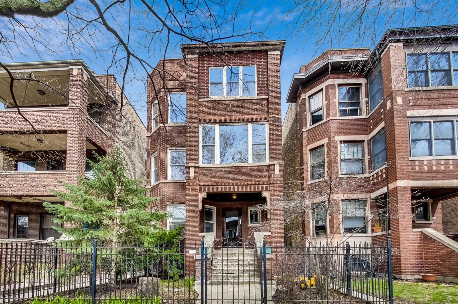 1422 W Olive Ave #2, Chicago, IL 60660