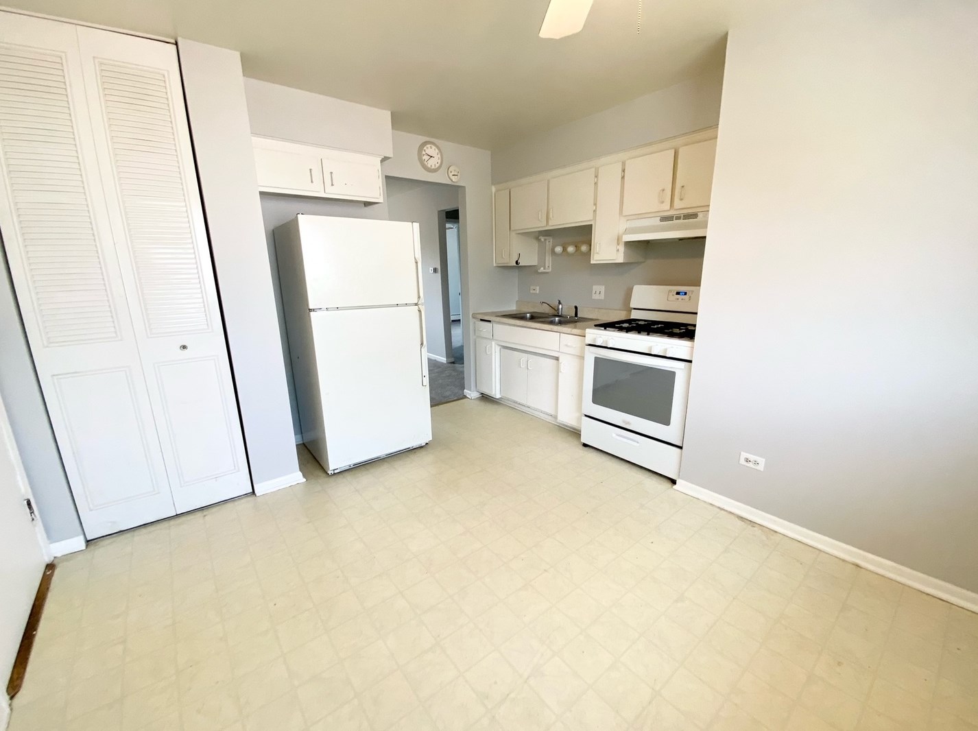 7520 Country Ln, Oak Brook IL  60561-4621 exterior