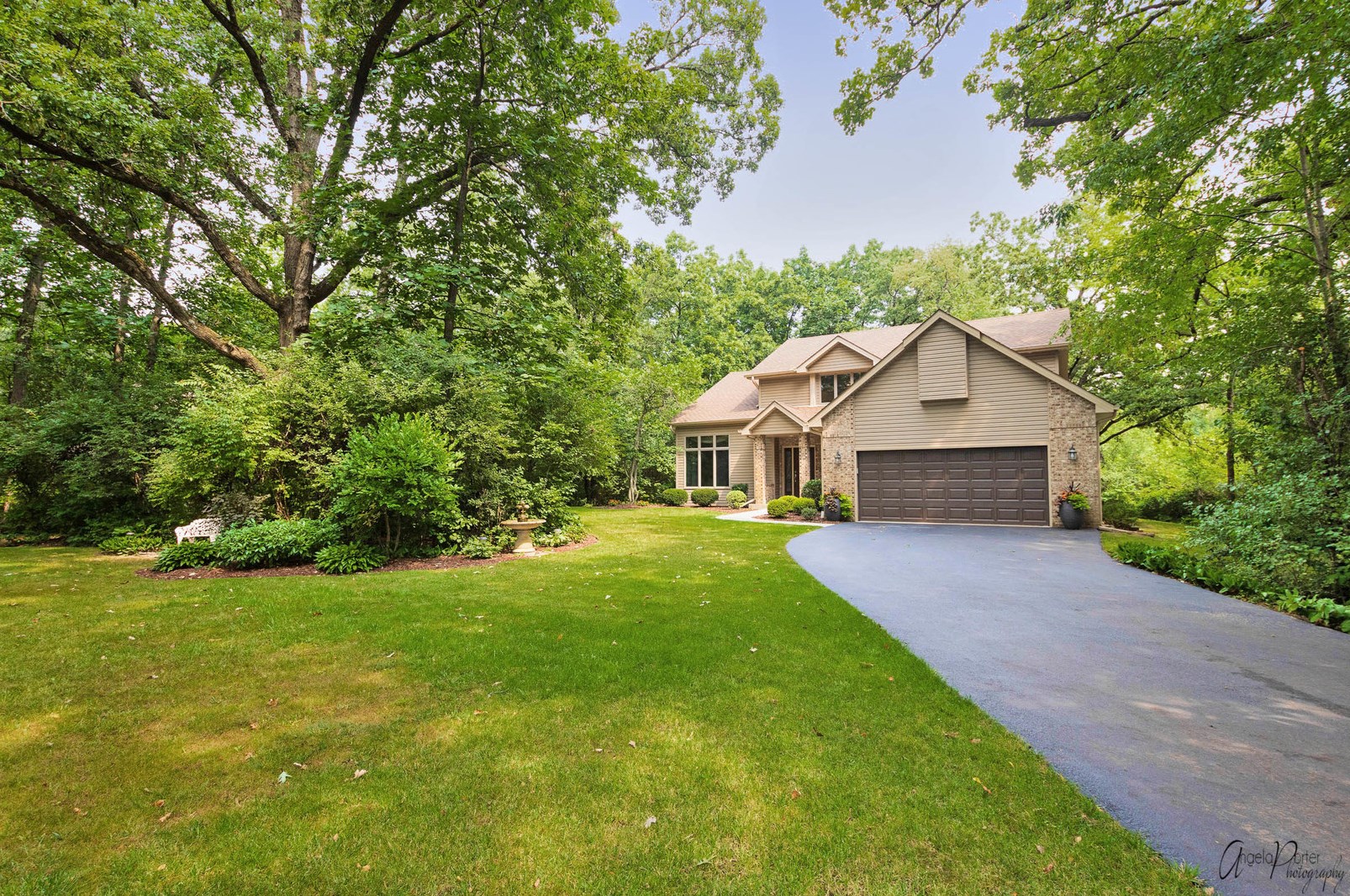 2910 Tahoe Ln, Spring Grove, IL 60081