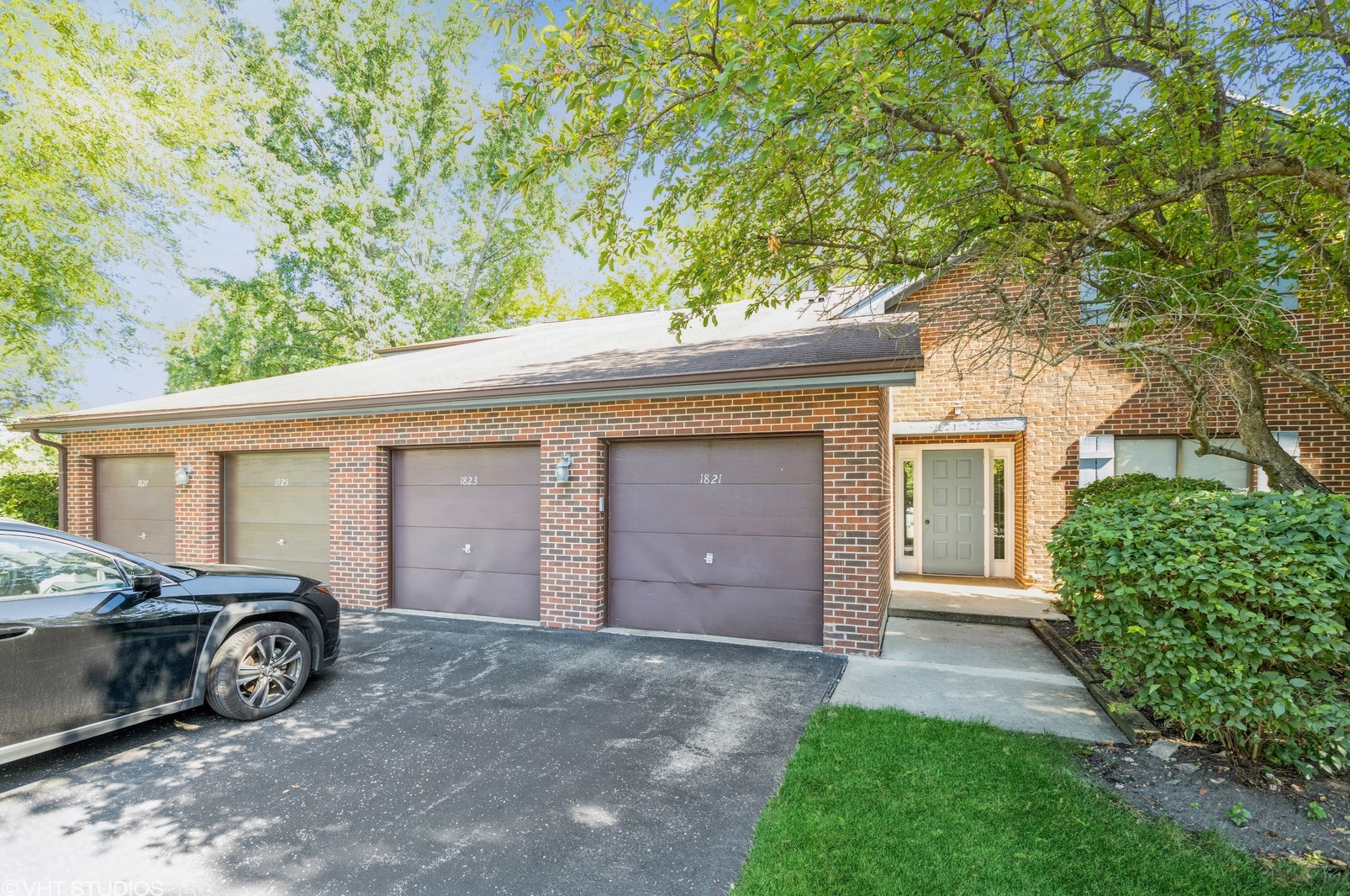 1825 Portsmouth Dr, Lisle, IL 60532-4114