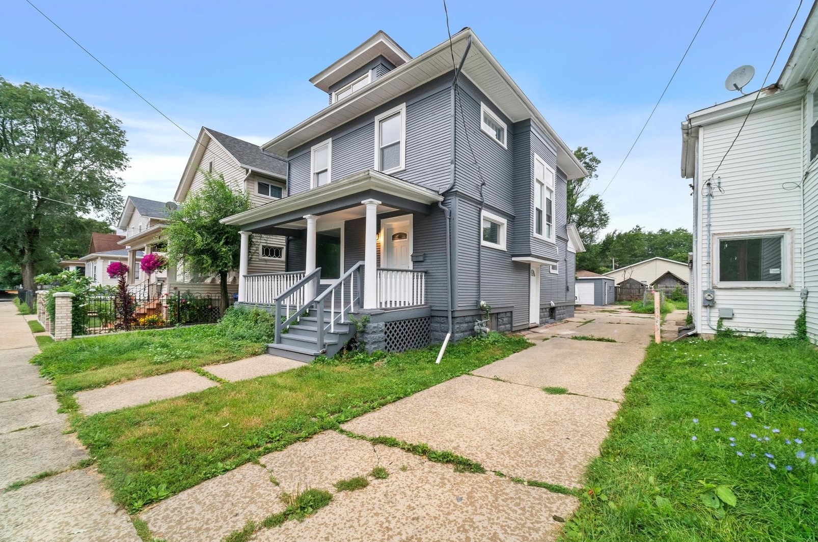 62 Anderson St, Aurora, IL 60505-3549
