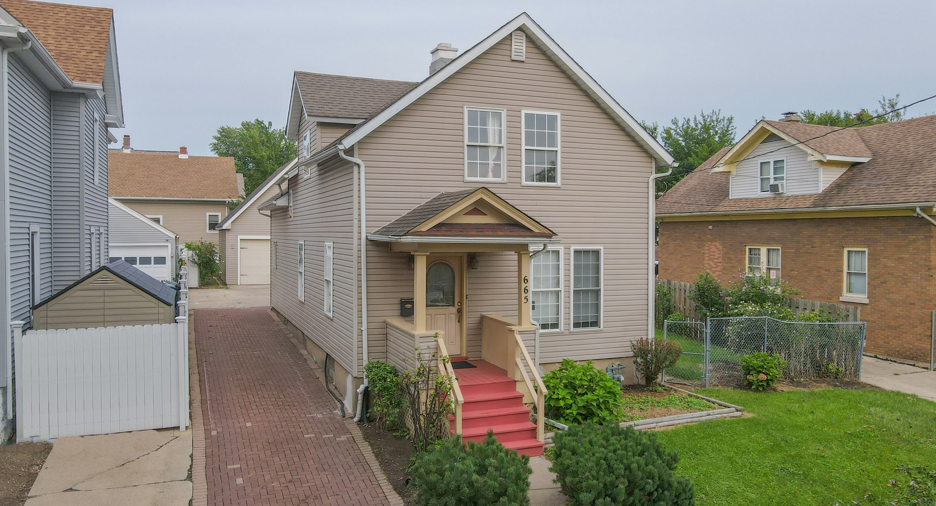 665 Lincoln Ave, Aurora, IL 60505-2159