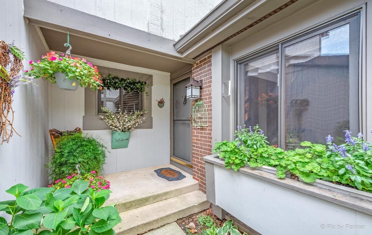 2627 Smith St, Rolling Meadows, IL 60008-2274