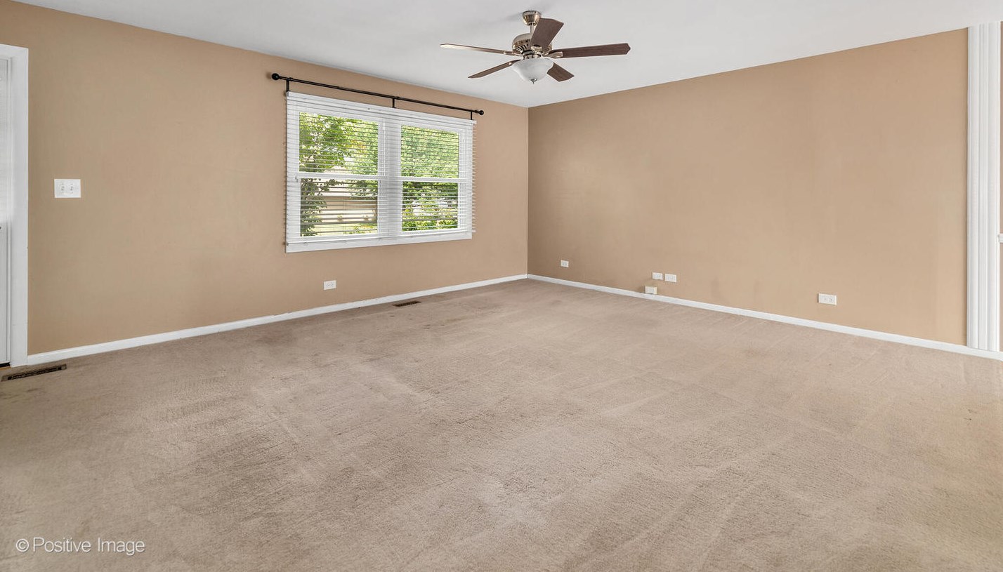 1245 Cumberland Rd, Aurora, IL 60504-5811