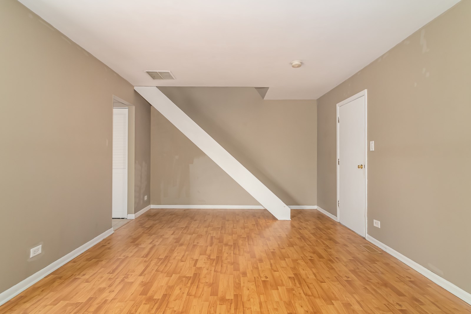 602 Academy Ct, Schaumburg, IL 60194-2501