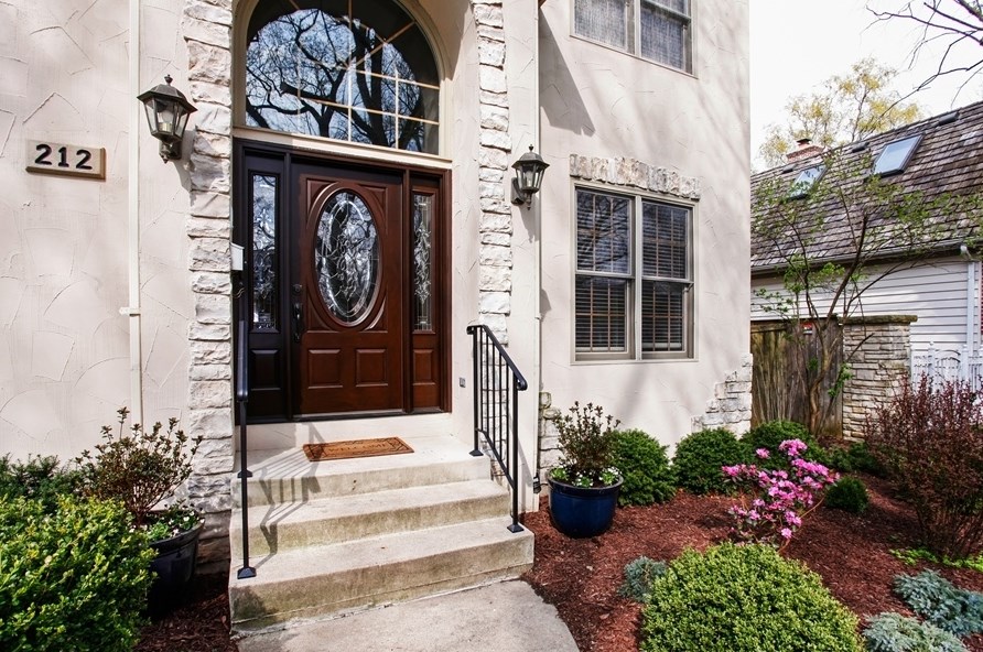 212 Justina St, Oak Brook, IL 60521