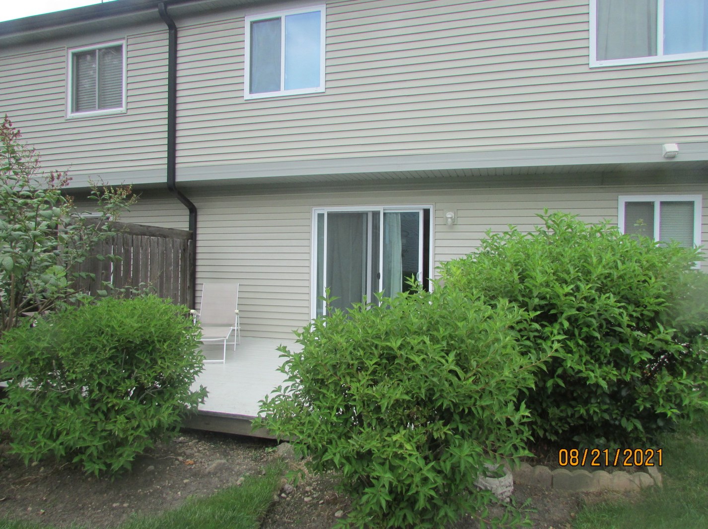 902 Oak Valley Dr, Trout Valley, IL 60013-1544