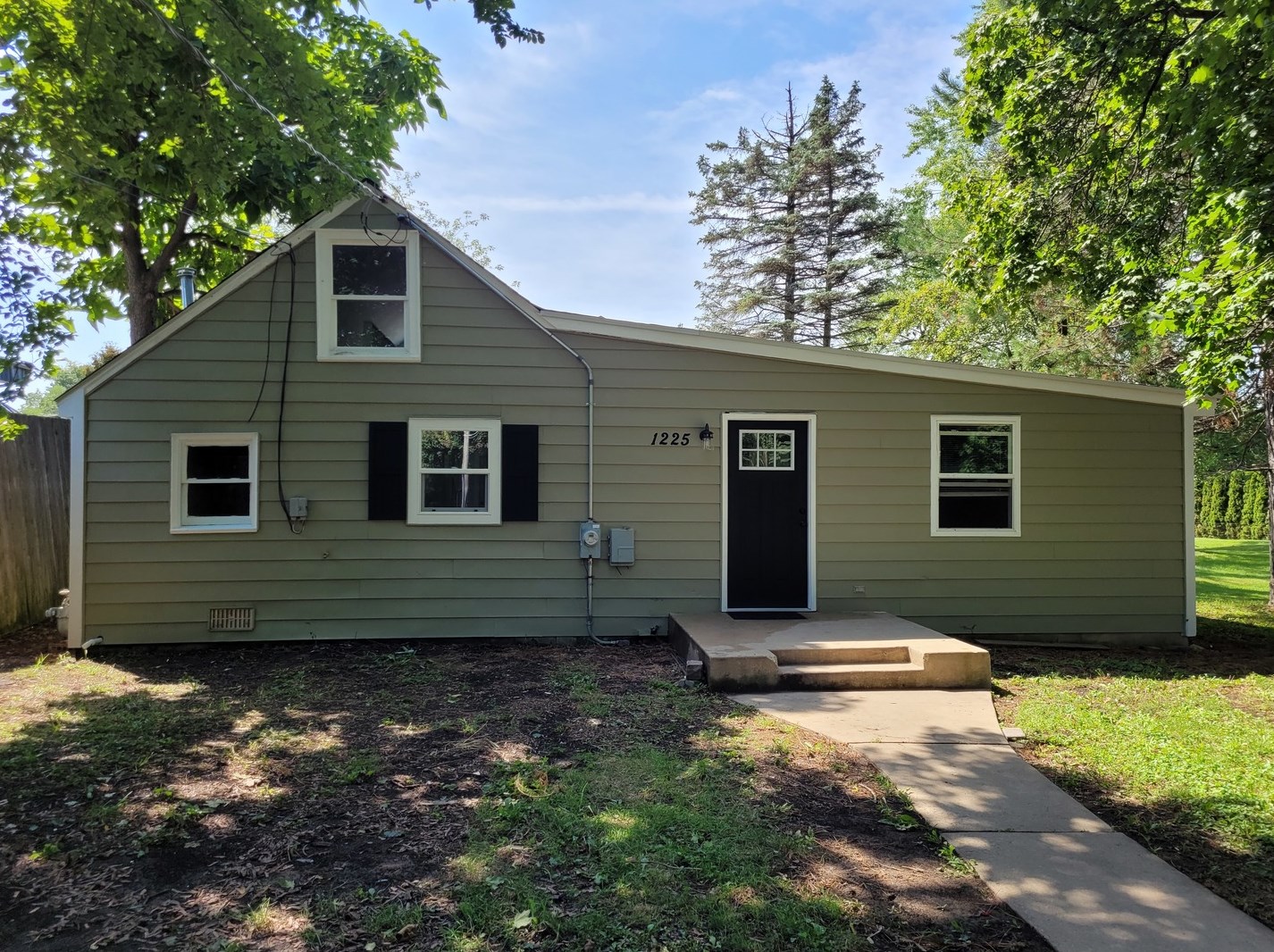 1225 Orchard Pl, Volo, IL 60073-1068