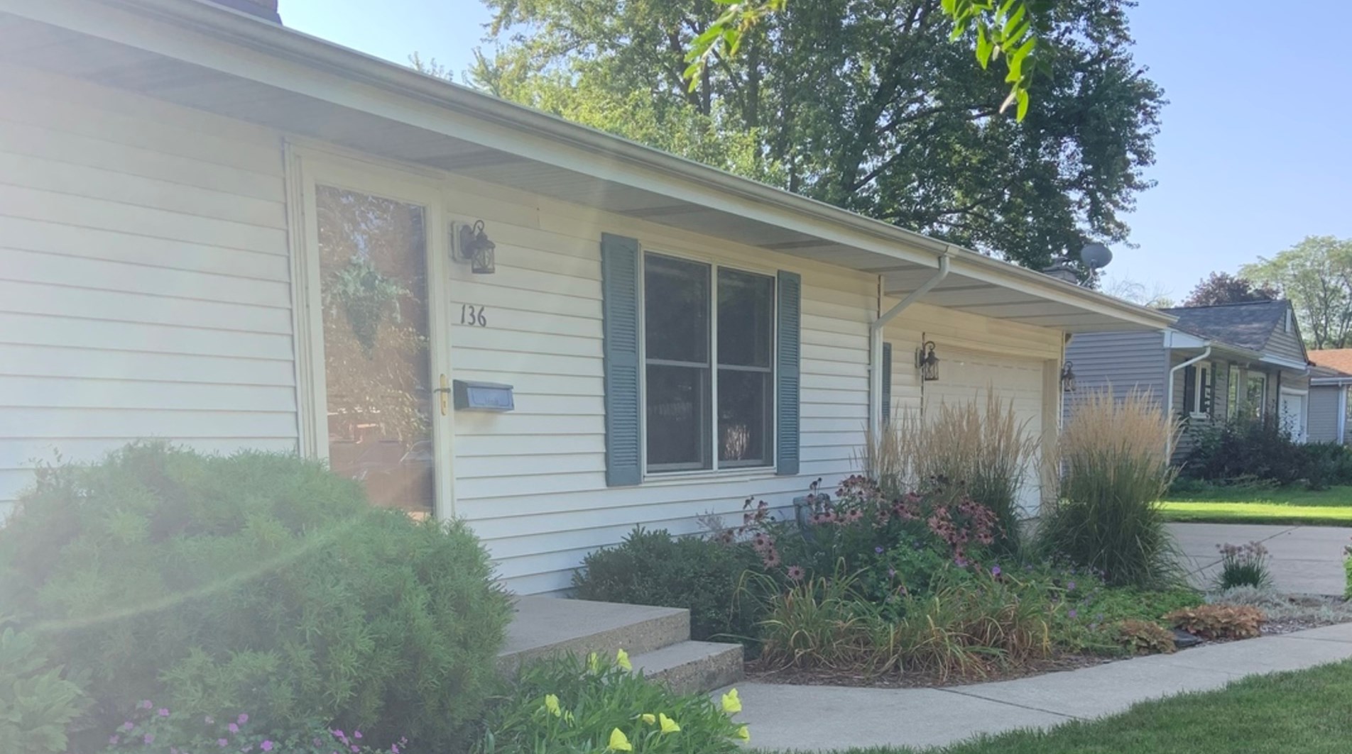 136 Edgelawn Dr, Aurora, IL 60506-4510