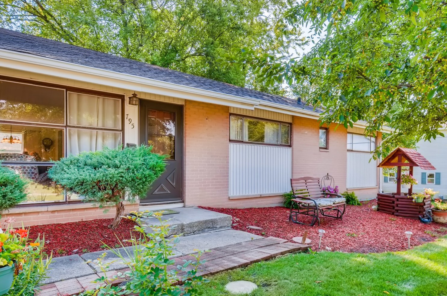795 Evanston St, Hoffman Estates, IL 60169-3255