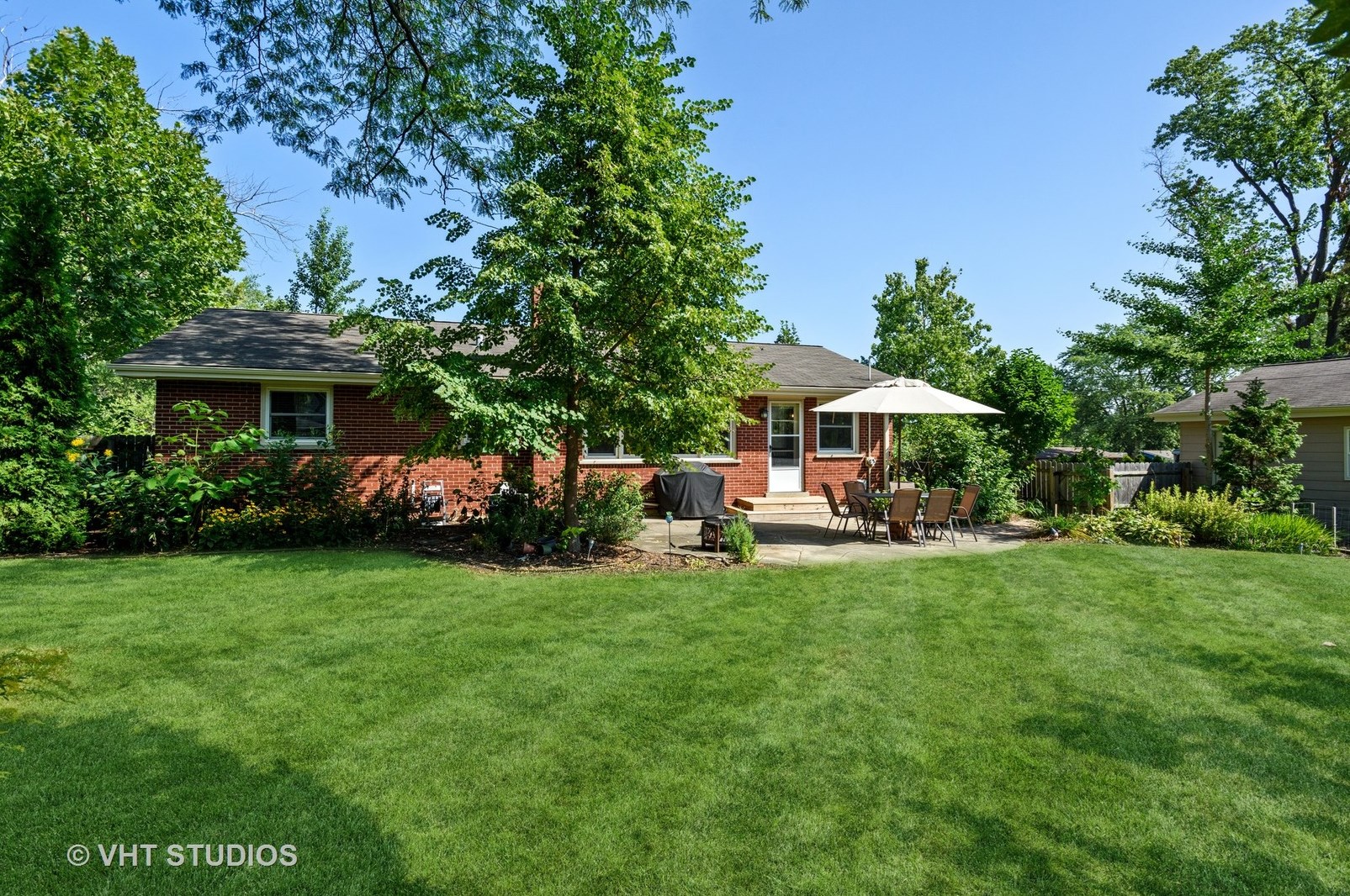 577 Gamble Dr, Lisle, IL 60532-2469