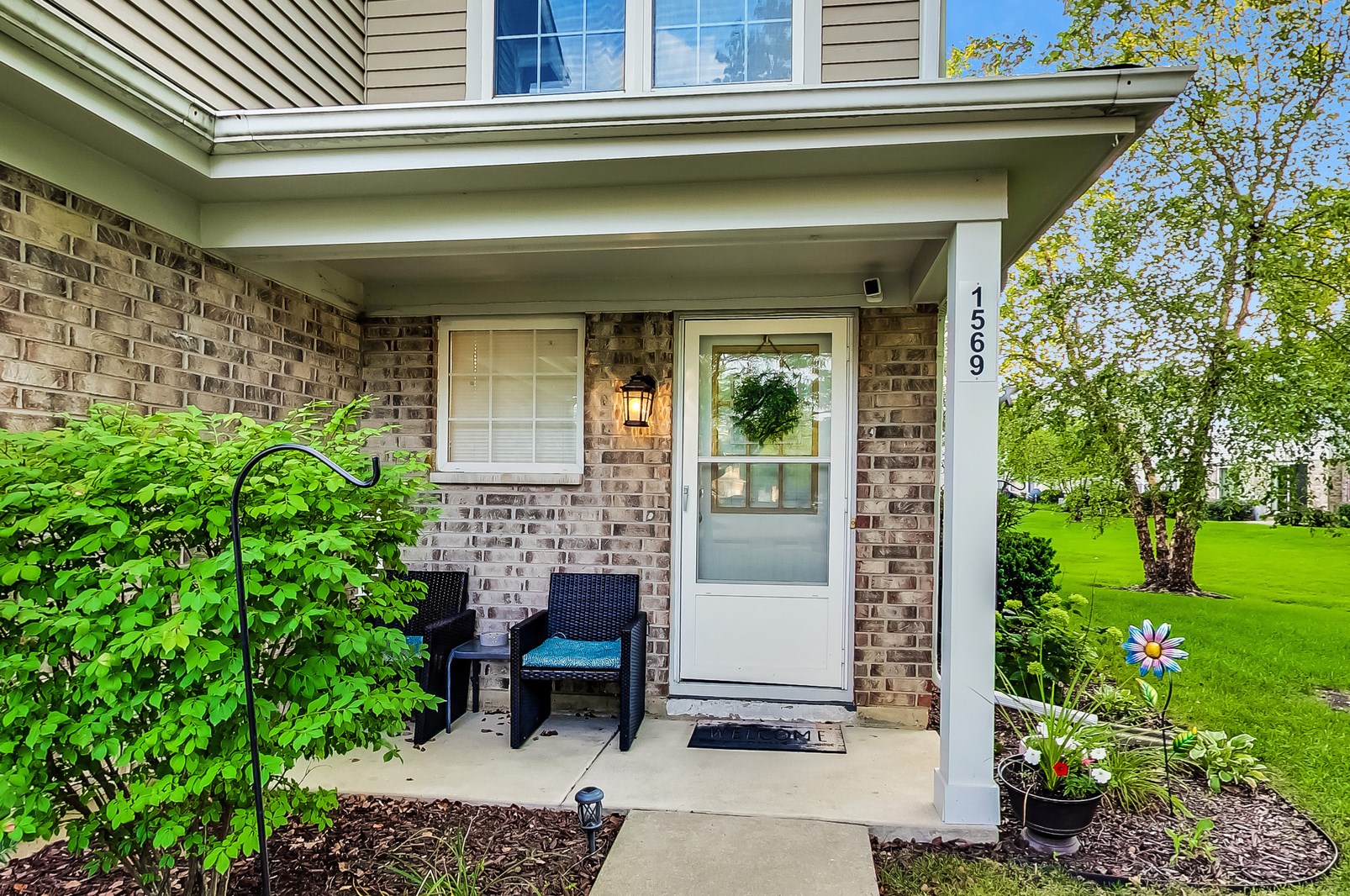 1569 Tuppeny Ct, Roselle, IL 60172-4021